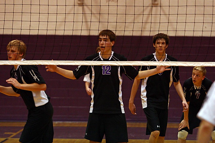 Ryan Playing Volleyball for Elder JV vs. St. Xavier img_7572.jpg (120 k)