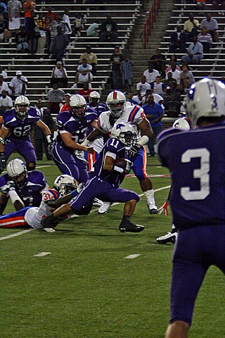 Elder Varsity Football vs. East St. Louis - part 2 img_6451.jpg (97 k)