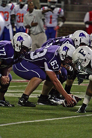 Elder Varsity Football vs. East St. Louis - part 2 img_6483.jpg (95 k)