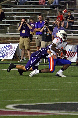 Elder Varsity Football vs. East St. Louis - part 2 img_7157.jpg (88 k)