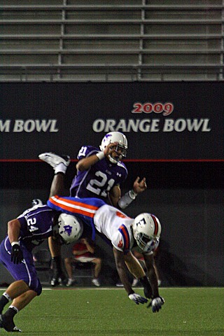 Elder Varsity Football vs. East St. Louis - part 2 img_7290.jpg (75 k)