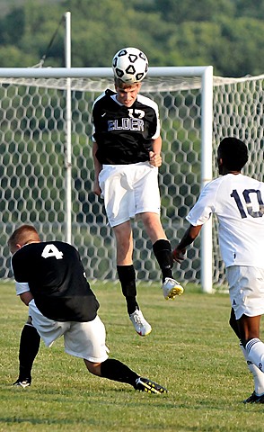 Ryan Playing Elder Varsity Soccer vs. Walnut Hills - scrimmage dsc_2009.jpg (95 k)