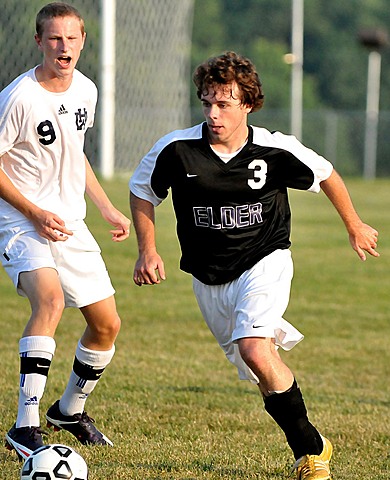 Ryan Playing Elder Varsity Soccer vs. Walnut Hills - scrimmage dsc_2017.jpg (105 k)