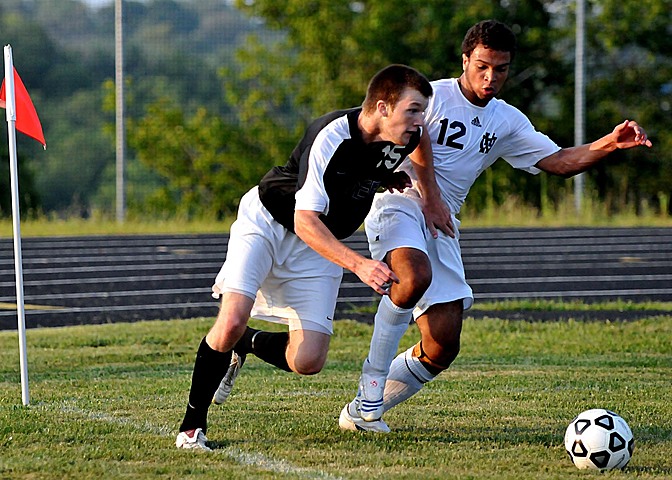 Ryan Playing Elder Varsity Soccer vs. Walnut Hills - scrimmage dsc_2076.jpg (162 k)