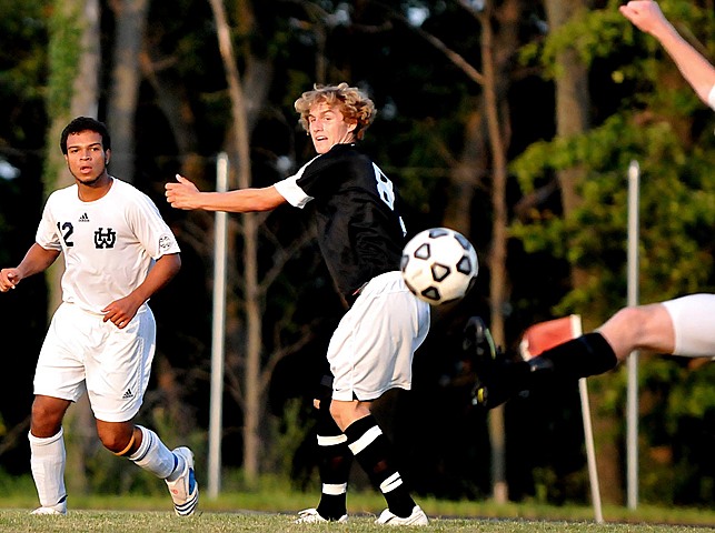 Ryan Playing Elder Varsity Soccer vs. Walnut Hills - scrimmage dsc_2089.jpg (127 k)