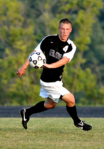 Ryan Playing Elder Varsity Soccer vs. Walnut Hills - scrimmage dsc_2177.jpg (81 k)