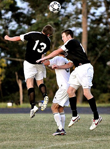 Ryan Playing Elder Varsity Soccer vs. Walnut Hills - scrimmage dsc_2208.jpg (100 k)