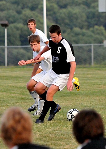 Ryan Playing Elder Varsity Soccer vs. Walnut Hills - scrimmage dsc_2252.jpg (85 k)