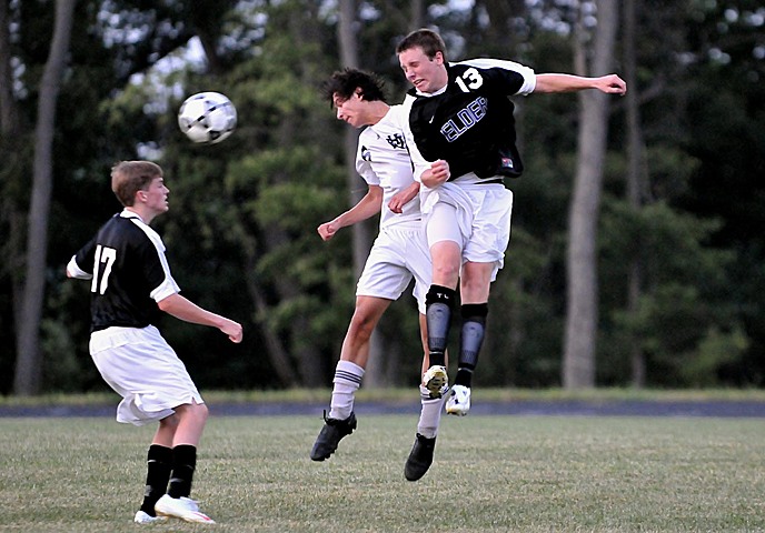 Ryan Playing Elder Varsity Soccer vs. Walnut Hills - scrimmage dsc_2284.jpg (132 k)