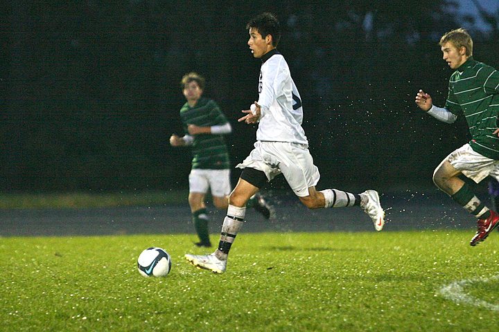 Ryan Playing Elder Varsity Soccer vs. Badin img_4479.jpg (94 k)