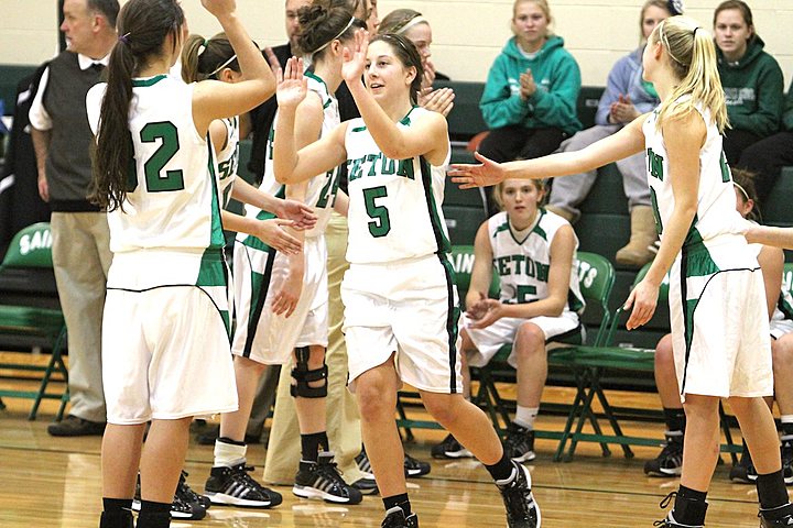 Seton Varsity Basketball vs McAuley img_7759.jpg (106 k)