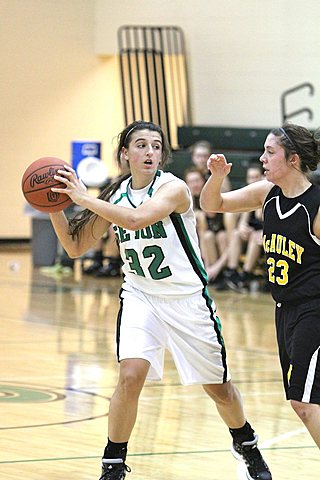 Seton Varsity Basketball vs McAuley img_8960.jpg (41 k)