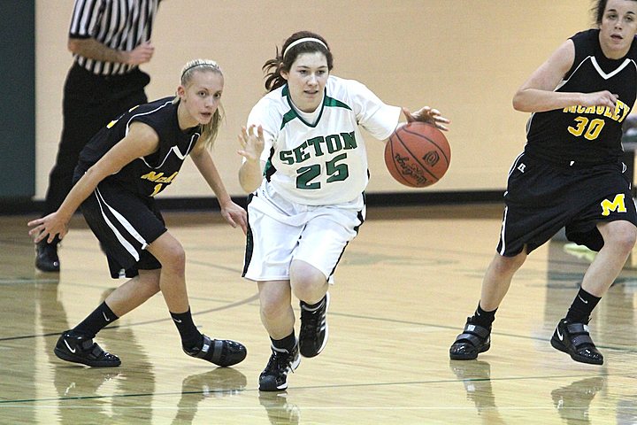 Seton Varsity Basketball vs McAuley img_9011.jpg (86 k)