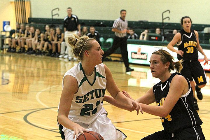 Seton Varsity Basketball vs McAuley img_9020.jpg (86 k)