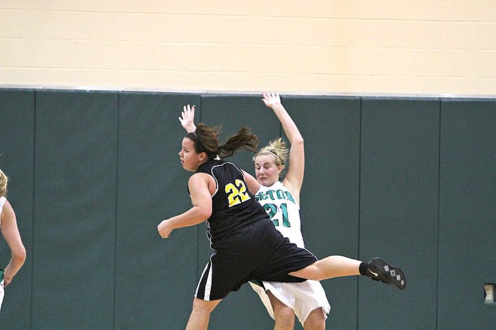 Seton Varsity Basketball vs McAuley img_9103.jpg (60 k)