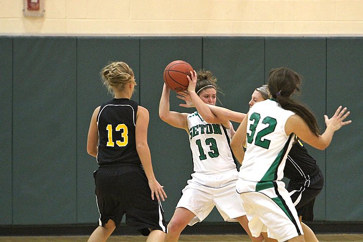 Seton Varsity Basketball vs McAuley img_9245.jpg (75 k)