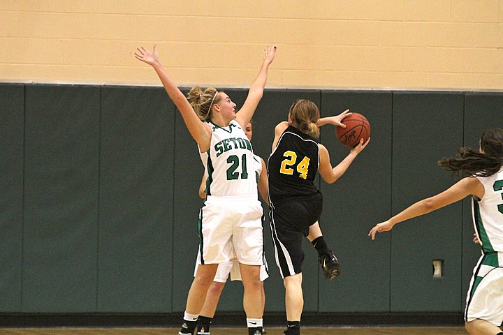 Seton Varsity Basketball vs McAuley img_9406.jpg (69 k)