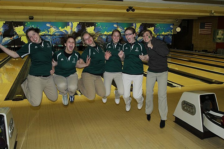 Maggie bowling for Seton in State Championship Tournament img_7848.jpg (88 k)