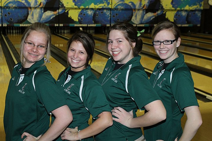 Maggie bowling for Seton in State Championship Tournament img_7871.jpg (82 k)