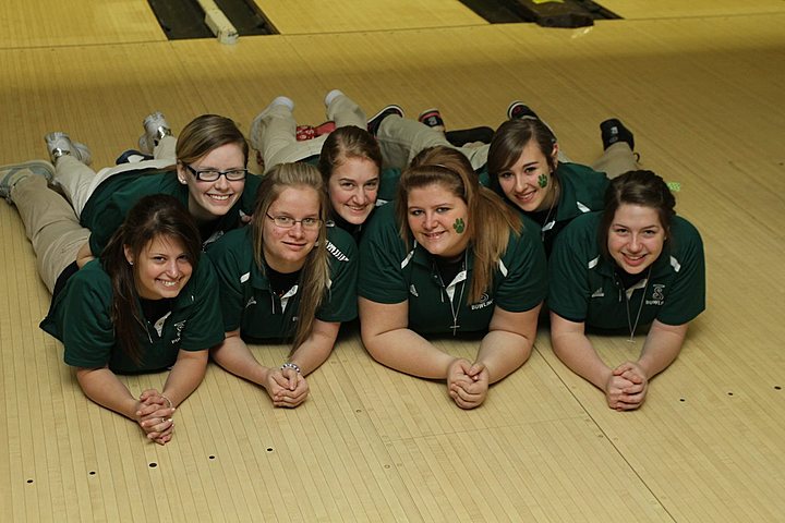 Maggie bowling for Seton in State Championship Tournament img_7898.jpg (75 k)