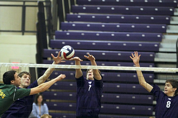 Ryan playing Elder Varsity Volleyball in St. Charles Tournament - Saturday img_3783.jpg (75 k)