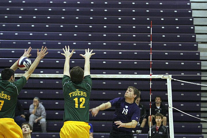 Ryan playing Elder Varsity Volleyball in St. Charles Tournament - Saturday img_3955.jpg (84 k)