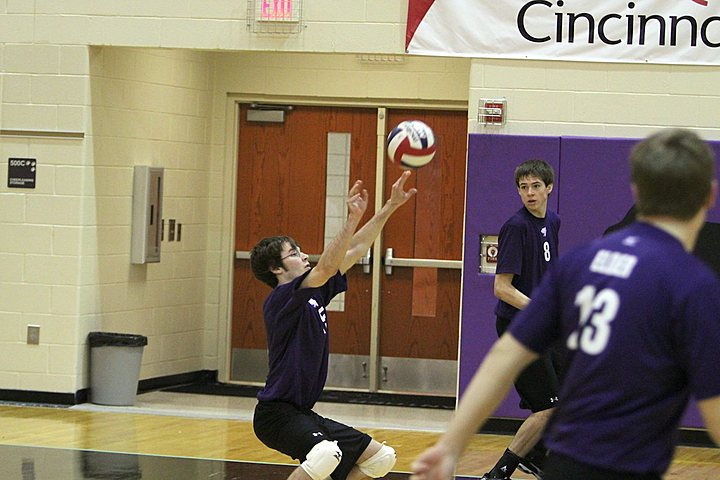 Ryan playing Elder Varsity Volleyball in St. Charles Tournament - Saturday img_4222.jpg (71 k)