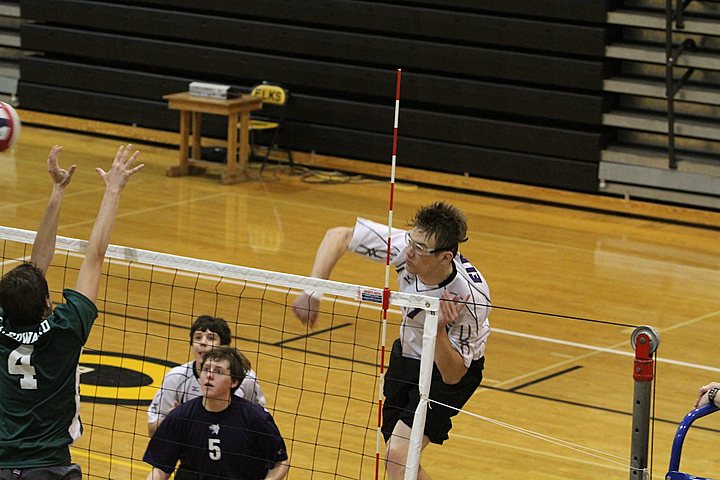 Ryan playing for Elder Varsity Volleyball in Centerville Elite vs St. Edwards img_0358.jpg (82 k)