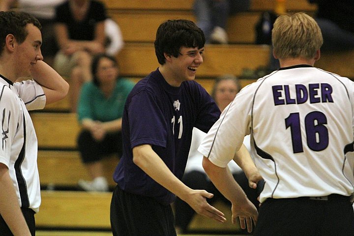 Ryan playing for Elder Varsity Volleyball vs Hamilton Badin img_3493.jpg (74 k)