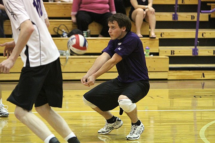 Ryan playing for Elder Varsity Volleyball vs Hamilton Badin img_3771.jpg (79 k)