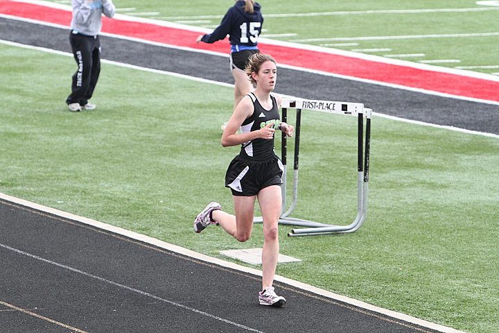 Seton Track Team competing in JV Best of the West img_8933.jpg (91 k)