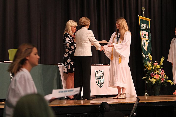 Maggie at Setons Graduation Award Ceremony img_5458.jpg (68 k)