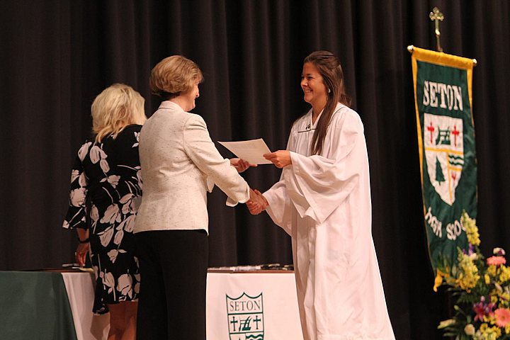 Maggie at Setons Graduation Award Ceremony img_5460.jpg (64 k)