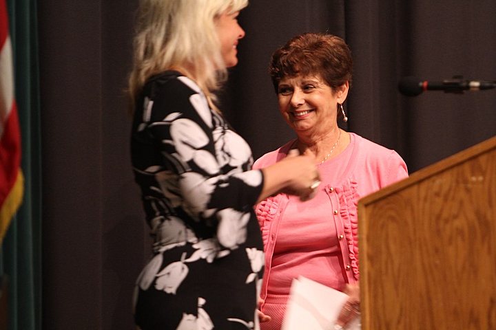 Maggie at Setons Graduation Award Ceremony img_5702.jpg (53 k)