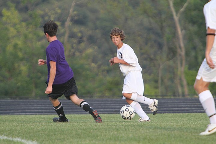 Ryan playing Soccer for Elder Varsity - Alumni Scrimmage img_1596.jpg (62 k)