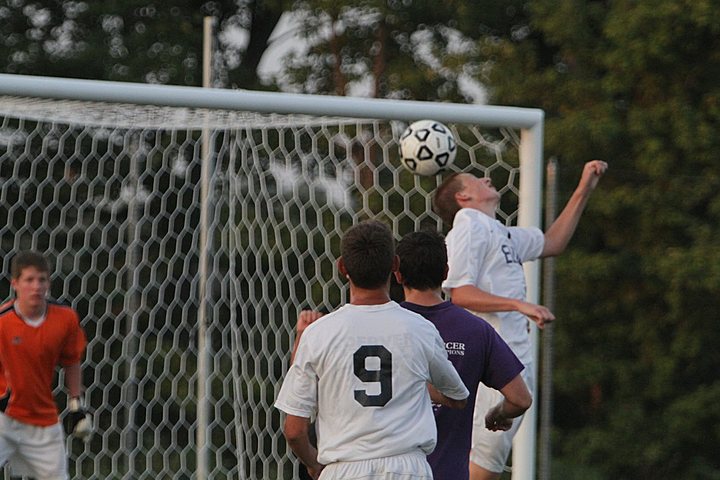 Ryan playing Soccer for Elder Varsity - Alumni Scrimmage img_2464.jpg (82 k)