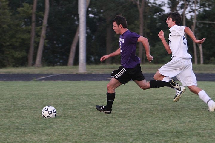 Ryan playing Soccer for Elder Varsity - Alumni Scrimmage img_2617.jpg (68 k)