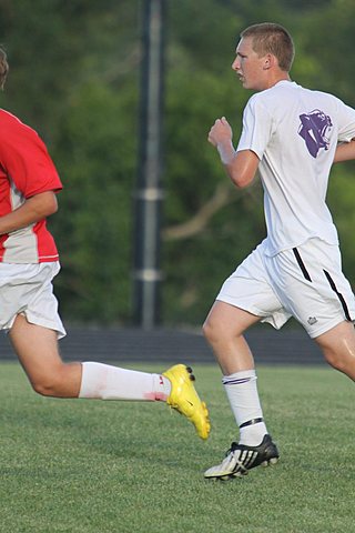 Ryan playing Soccer for Elder Varsity - Lakota West Scrimmage img_9363.jpg (35 k)