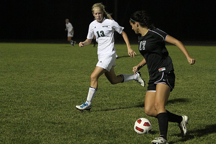 Seton Varsity Soccer vs Ursuline Academy img_9722.jpg (86 k)