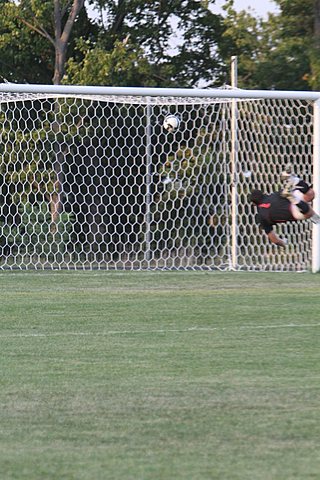 Ryan playing Soccer for Elder Varsity vs Fairfield img_1042.jpg (59 k)