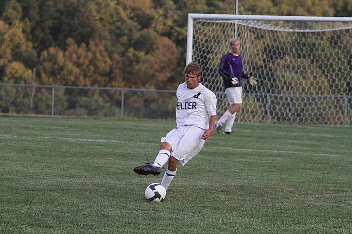 Ryan playing Soccer for Elder Varsity vs Fairfield img_1180.jpg (90 k)