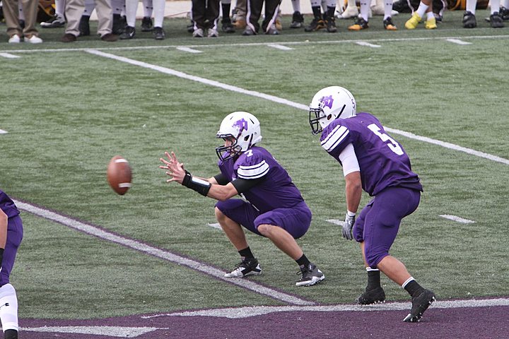 Elder Varsity Football vs Carmel Catholic img_6860.jpg (104 k)