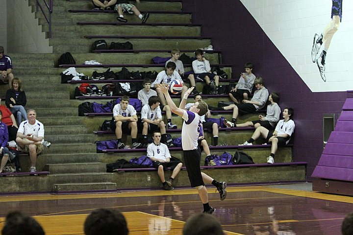 Ryan playing for Elder Varsity Volleyball vs Alter img_7300.jpg (91 k)