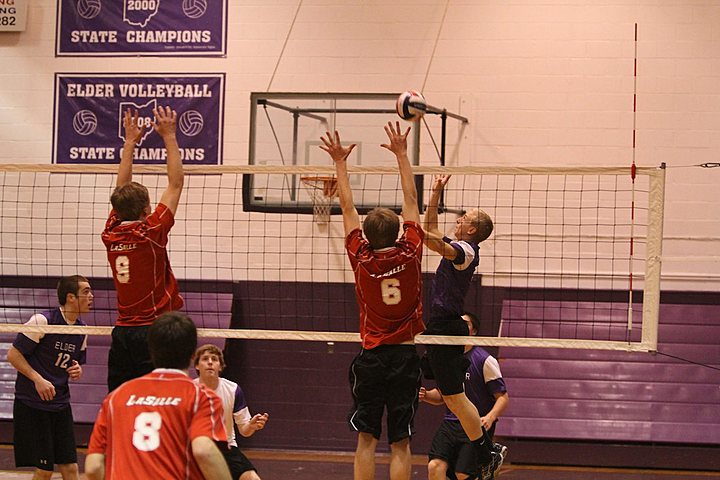 Ryan playing for Elder Varsity Volleyball vs Lasalle img_2562.jpg (82 k)