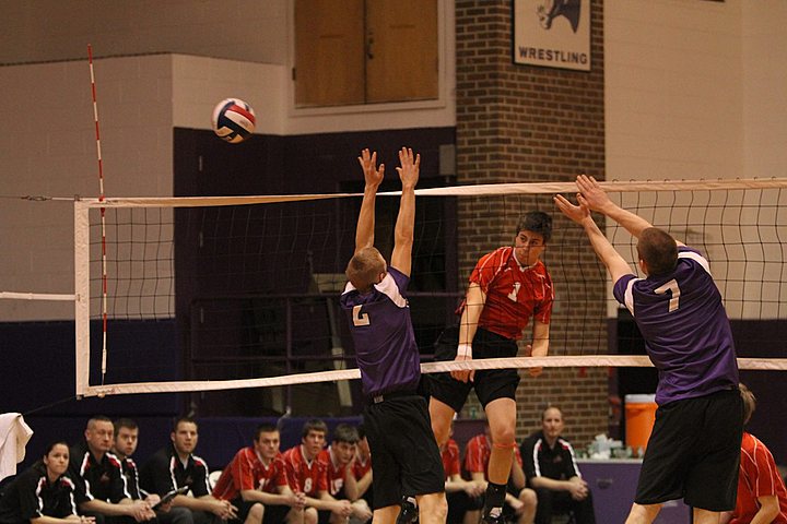 Ryan playing for Elder Varsity Volleyball vs Lasalle img_2739.jpg (75 k)