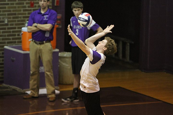 Ryan playing for Elder Varsity Volleyball vs Lasalle img_2846.jpg (55 k)