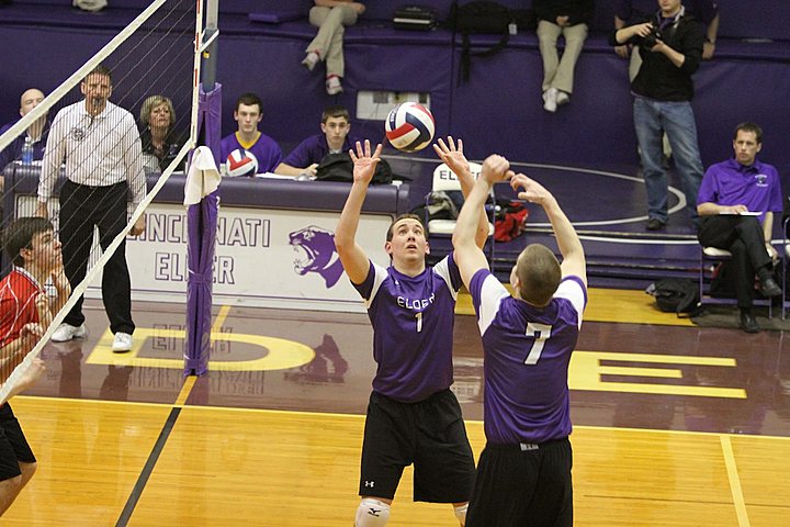 Ryan playing for Elder Varsity Volleyball vs Lasalle img_2874.jpg (91 k)