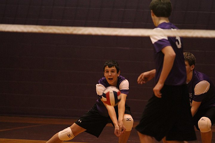 Ryan playing for Elder Varsity Volleyball vs Lasalle img_3021.jpg (46 k)