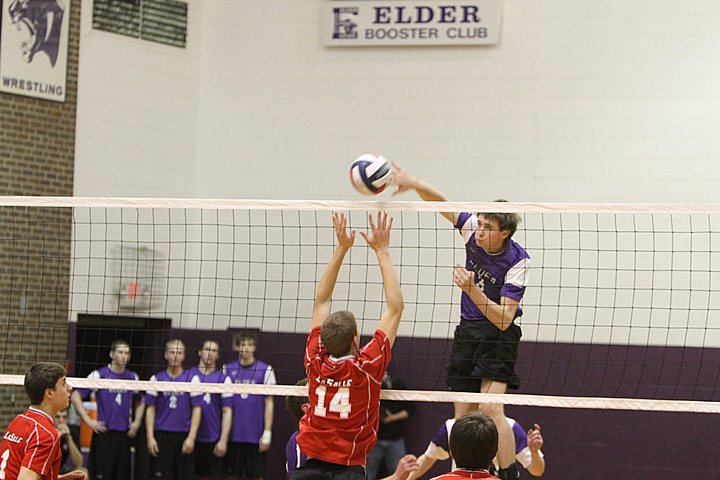 Ryan playing for Elder Varsity Volleyball vs Lasalle img_3028.jpg (68 k)