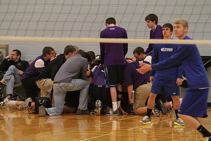 Ryan playing for Elder Varsity Volleyball in the State College Invitational img_2540.jpg (81 k)